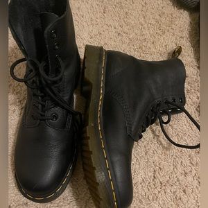 Dr Martens Pascal Virginia leather, 8-eye, women’s size 10